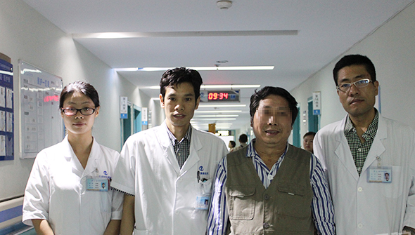 醫生與咽異感癥患者的合影