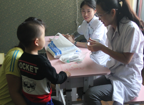 扁桃體炎患者在進(jìn)行診斷檢查