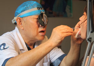 聲帶小結患者在進行病因檢查