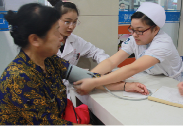 慢性咽炎患者在進行常規檢查